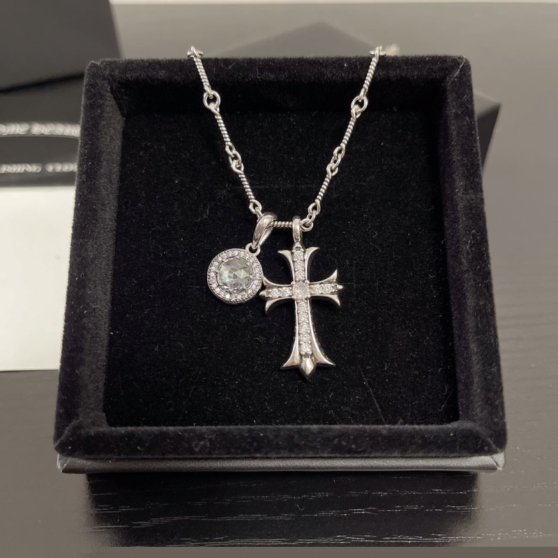 Ch**me He**ts necklaces